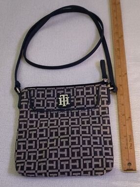 Tommy Hilfiger Crossbody